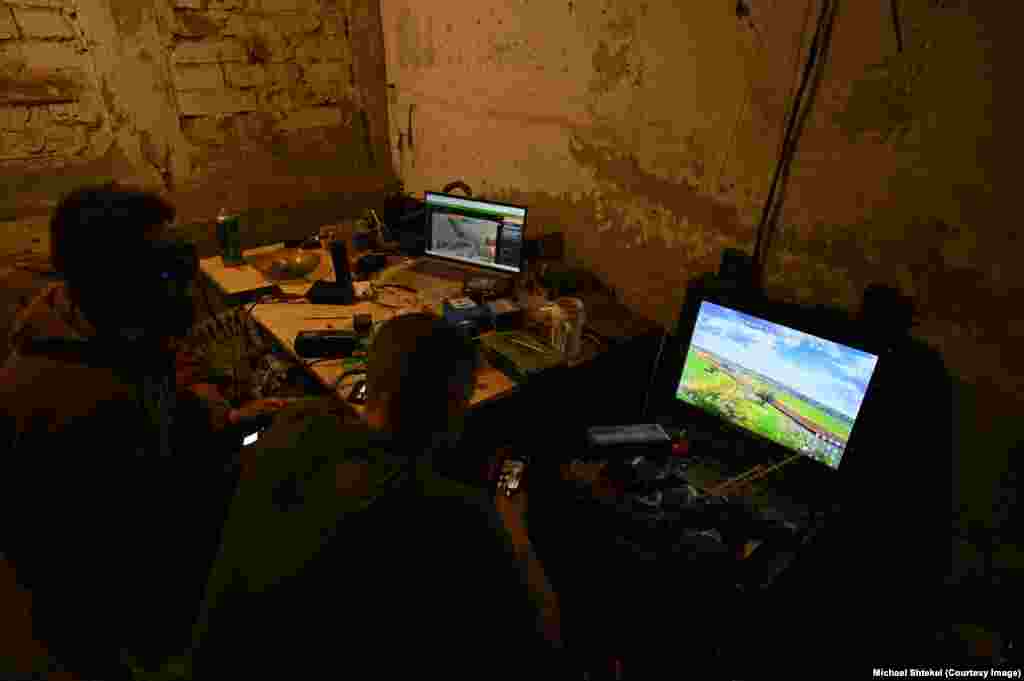 Якість відео, яку передають такі дрони, набагато краща, аніж у звичайних FPV-дронів, які керуються по радіозв’язку. Це дозволяє наводити дрон та вражати цілі значно ефективніше