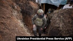 Президент України Володимир Зеленський під час поїздки в зону бойових дій на Донбасі на тлі загострення воєнної ситуації, 8 квітня 2021 року