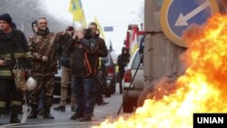Фоторепортаж: В'їзди до Києва частково заблоковані активістами