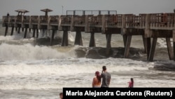 У десяти штатах від Теннессі до Нью-Йорка владою були видані сповіщення про наближення руйнівних торнадо