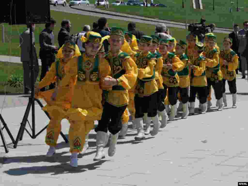 Русиянең "1 канал" вәкилләре катнашында узган "Без булдырабыз!" хәйрия акциясе