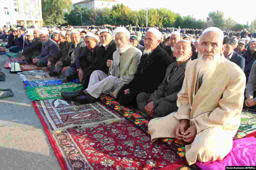 Иш-чарага шаар мэриясынан жана өкмөттүн Ош областтык өкүлчүлүгүнөн да жетекчилер катышты.&nbsp;