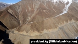 Түндүк-түштүк  жолунун курулушу (Фото архивден). 2017-жыл.