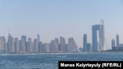 Palm Jumeirah аралынан Dubai Marina ауданына қарағандағы көрініс.