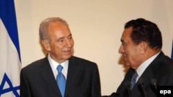 دیدار پرز و مبارک در آبان ۸۷/ عکس تزئینی است