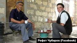 Reşat Abibullayev (sağdan) ve Abduraman Çubarov