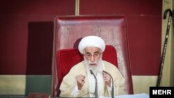 احمد جنتی ۹۳ ساله، بیست و هفت سال است که دبیر شورای نگهبان است. 