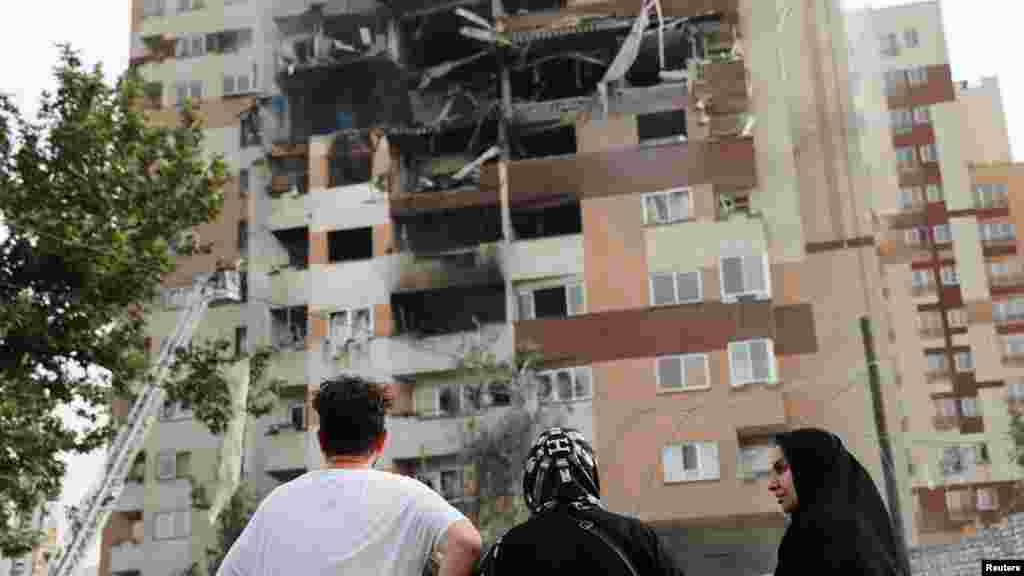 13 июн, яке аз биноҳое дар Теҳрон.