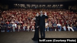 Bidad director Soheil Beiraghi (right) and his wife, make-up artist Roxana Nikpour, at the 59th Karlovy Vary International Film Festival on July 10, 2025.