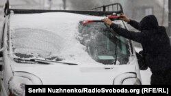 За прогнозами Укргідрометцентру, температура повітря у Києві цієї ночі 6-8° морозу, завтра вдень 2-4° морозу
