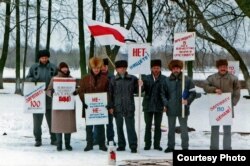 Пікет пратэсту ў Глуску. Сакавік 1999.
