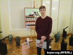 Рустем на виставці у 2016 році