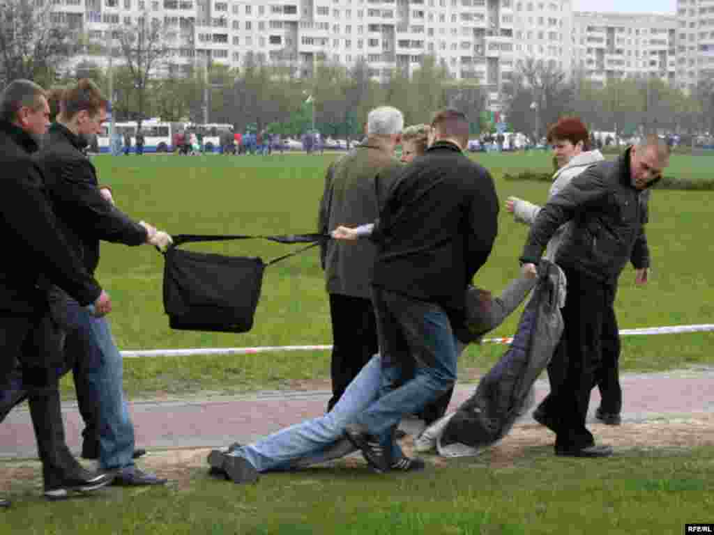 Затрыманьні на сьвяткаваньні 1 траўня, Менск - Затрыманьні на сьвяткаваньні 1 траўня, Менск