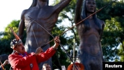 نیکلاس مادورو در یک مراسم ملی در کاراکاس، ونزوئلا، ۱۲ اکتبر ۲۰۲۵