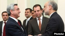 Armenia - President Serzh Sarkisian (L) meets with Iranian Foreign Minister Ali Akbar Salehi, 8Nov2011.