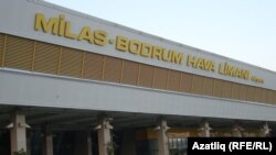 Täze kanun boýunça türistik wizasy bolan raýatlara Türkiýede, iň köpünden, 90 gün galmaga mümkinçilik berler. Ol wizanyň möhleti gutarandan soň, yzlaryna dolanan raýatlar, gaýtadan şeýle wizany almak üçin, azyndan 3 aý garaşmaly bolarlar. 