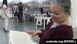 Кіяўлянка Людміла набыла кнігу пра ВКЛ