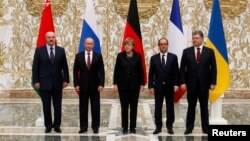 Лідэры Беларусі, Расеі, Нямеччыны, Францыі і Ўкраіны на саміце ў Менску 11 лютага (зьлева направа)