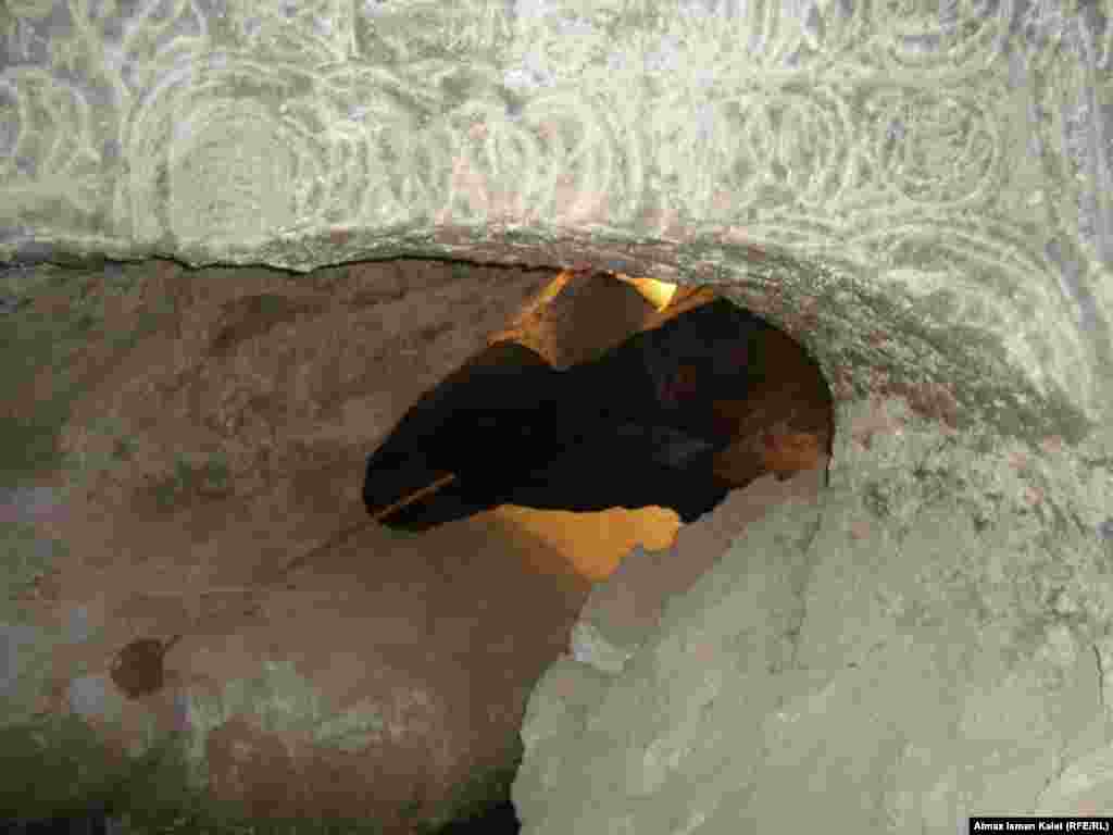 Kyrgyzstan - Chon-Tuz, speleological sanatorium. Кочкор. Naryn area. March, 20th 2011