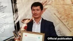 Уланбек Эгизбаев "Алтын калем" сыйлыгын алган ирмем.  22-июнь, 2018-жыл.