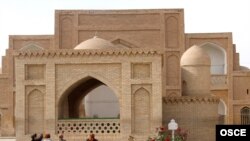 Marydaky gadymy Hoja Ýusup Hemedany metjidi. 