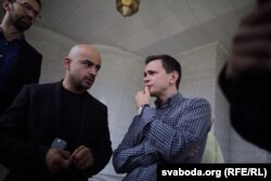 Расейскі апазыцыянэр Ільля Яшын (справа) і журналіст і дэпутат Вярхоўнай Рады Мустафа Найем