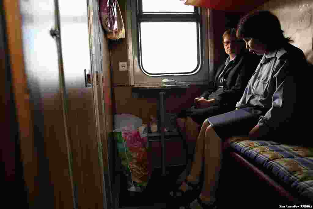 Ал эми Валентина темир жолчулардын үй-бүлөсүнөн. Анын энеси да борт коштоочу болгон, өзү да 25 жылдан бери темир жол жүргүнчүлөрүн тейлеп иштеп келет.