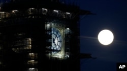 Як заявили у парламенті Великої Британії, повністю сліди реставрації, зокрема допоміжні конструкції, мають прибрати до літа 2022 року