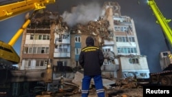 За даними ДСНС, аварійно-рятувальні роботи «продовжуватимуться доти, доки рятувальники не переконаються, що під уламками не залишилося жодної людини»