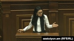 Министр юстиции Арпине Ованнисян  представляет законопроект о борьбе с незаконным обогащением, 14 декабря 2016 г․  