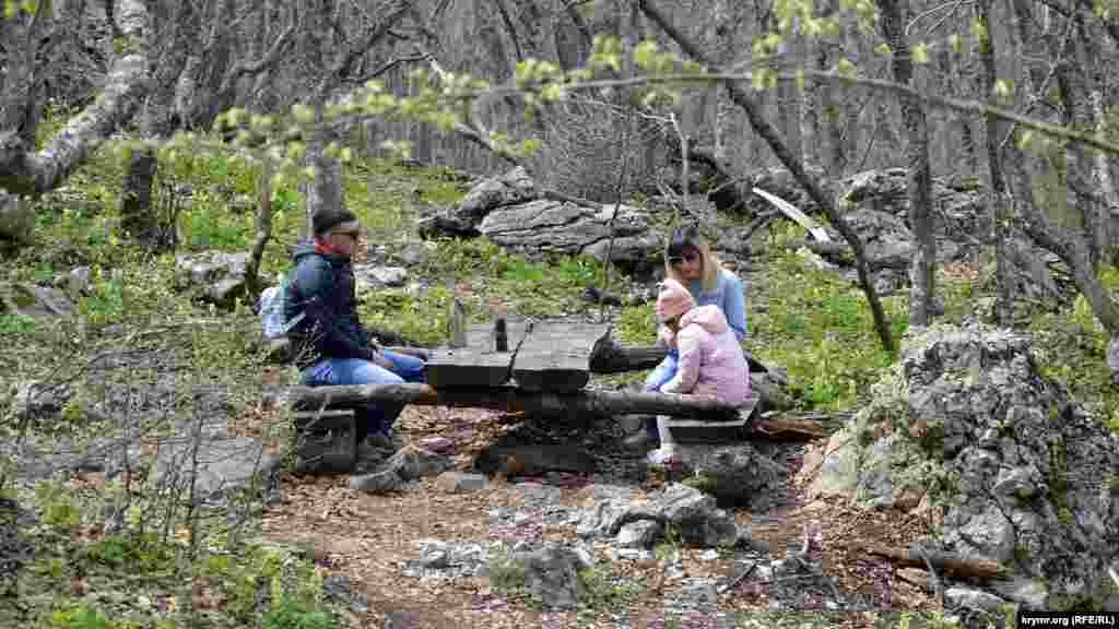 Yol boyu raatlanmağa yer bar