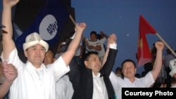 "Ата-Журттун" абактан бошогон үч депутаты Ошто, 23-июнь, 2013.