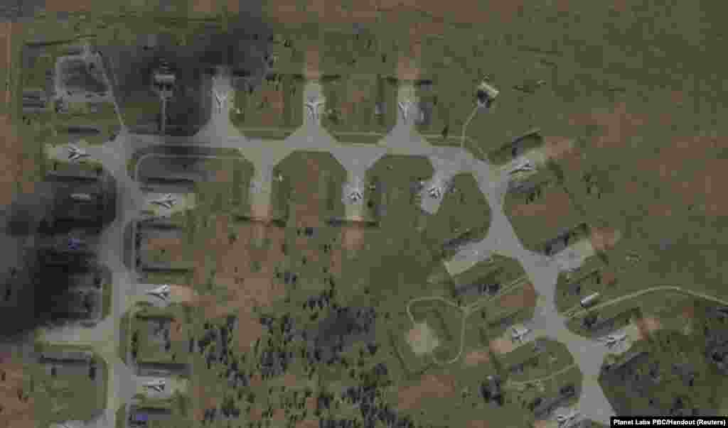 Спутниковый снимок показывает аэродром Белая перед атакой украинских беспилотников на российские военные аэродромы в ходе российско-украинского конфликта в Усольском районе Иркутской области, Иркутская область, Россия, 17 мая 2025 года. Planet Labs PBC/Handout 