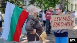 Протестиращи във Варна