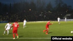 Лаҳзае аз бозии тимҳои Тоҷикистону Сурия. Моҳи марти 2015 дар Душанбе