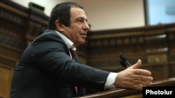 Лидер ППА Гагик Царукян выступает в парламенте, январь 2019 г.