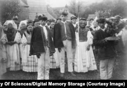 مراسم عروسی‌ای که در چاپی از آرشیو شخصی فدیر ووک جاودانه شده است