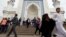 Во время молитвы в центральной мечети Алматы в день Курбан-айта. 