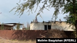 Сгоревший дом семьи Шерзата Полата в селе Азат Алматинской области
