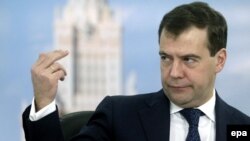 Президент РФ наделен теперь правом отправлять войска в любую точку земного шара, не спрашивая ни у кого разрешения