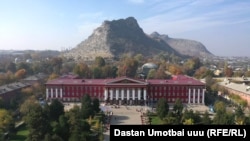 Ош мамлекеттик университети. Архивдик сүрөт.