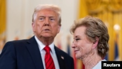Президентът на САЩ Доналд Тръмп и образователната министърка на страната Линда Макмеън.