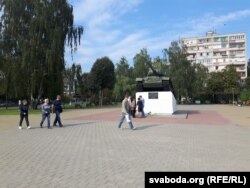 Надалей савецкі помнік з танкам тбмаўцы прапануюць называць Максімам Танкам