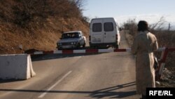 Все больше людей не находят иного объяснения происходящему, кроме того, что их выдавливают из района