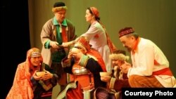 Мәҗит Гафури исемендәге башкорт академия драма театрының "Шәүрәкәй" тамашасыннан күренеш