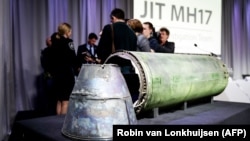 در نشست خبری گروه تحقیقات مشترک بقایایی از موشک شلیک‌شده به سوی هواپیمای مالزیایی به نمایش درآمد.