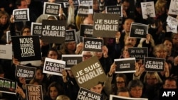 Во многих городах мира проходят митинги с плакатом «Я - Шарли»
