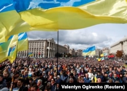 Віче «Зупинимо капітуляцію!» на майдані Незалежності у столиці України. Київ, 6 жовтня 2019 року