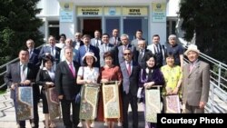 Оштогу Насиминин чыгармачылыгы боюнча иш-чаранын катышуучулары.