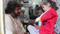 Afghan Bonesetters Remain Trusted Healers, Despite Doctors' Warnings